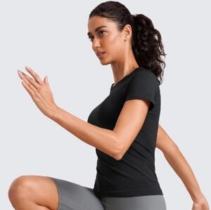 NWT XS CRZ YOGA seamless, breathable athletic short sleeve Tshirt